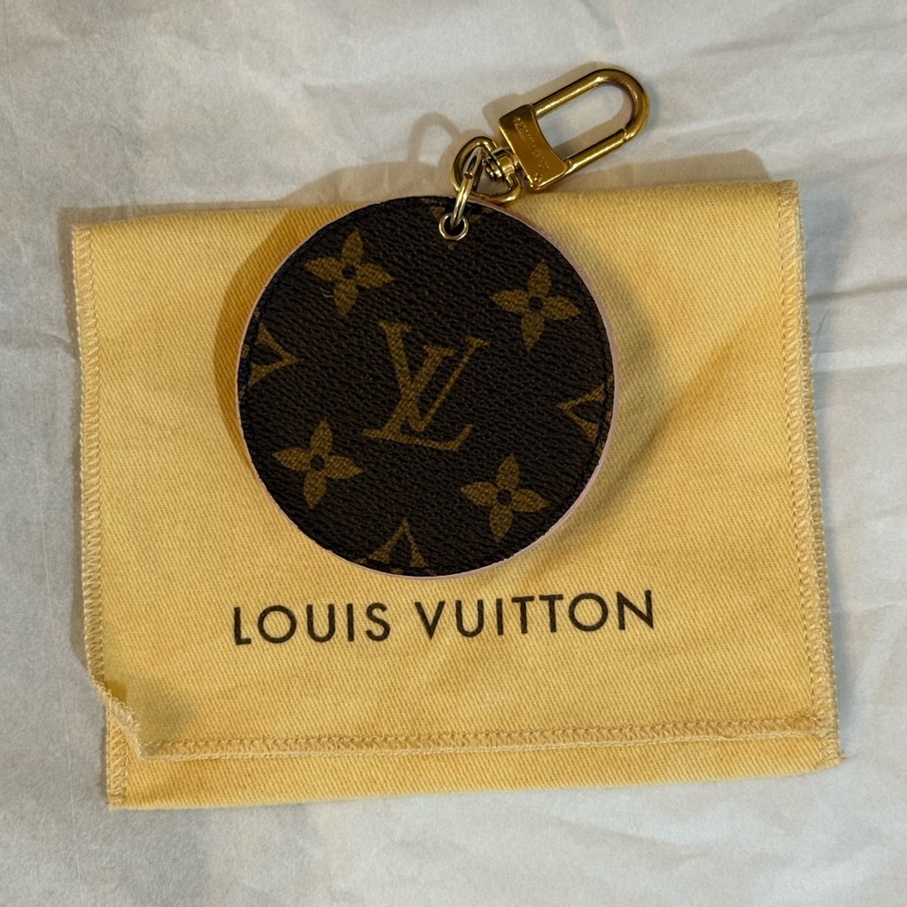 Louis Vuitton Monogram Key Holder in Brown and Gold